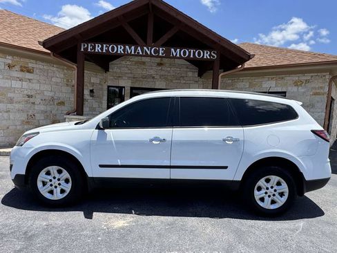 Used 2017 Chevrolet Traverse LS FWD image 2