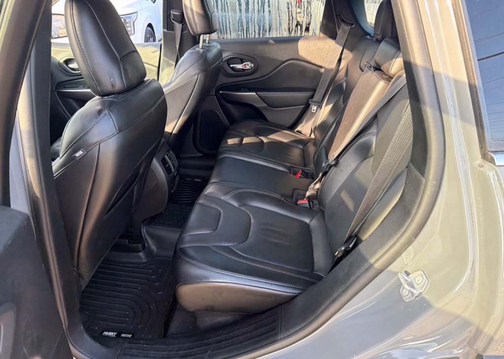 Used 2021 Jeep Cherokee Latitude Lux w/ Sun & Sound Group AWD/4WD image 15