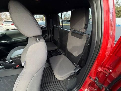 Used 2016 Toyota Tacoma TRD Sport w/ Towing Package image 17