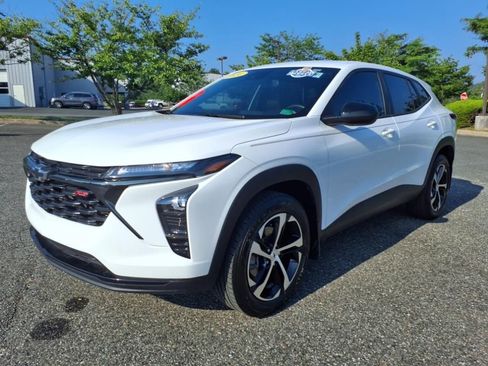 Used 2024 Chevrolet Trax RS w/ Driver Confidence Package image 14