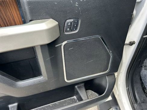 Used 2015 Ford F150 Lariat image 33