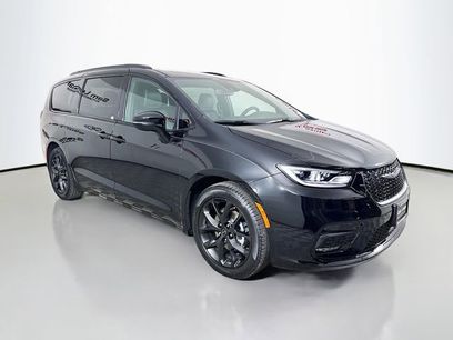New 2026 Chrysler Pacifica Select