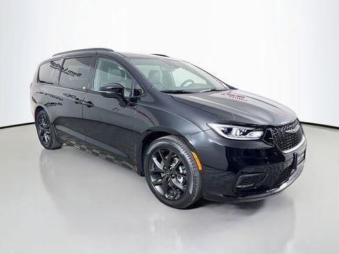 New 2026 Chrysler Pacifica Select FWD image 1