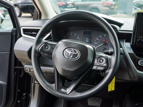 Used 2025 Toyota Corolla LE FWD image 30