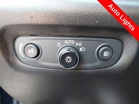 Used 2020 Chevrolet Traverse LT FWD image 21