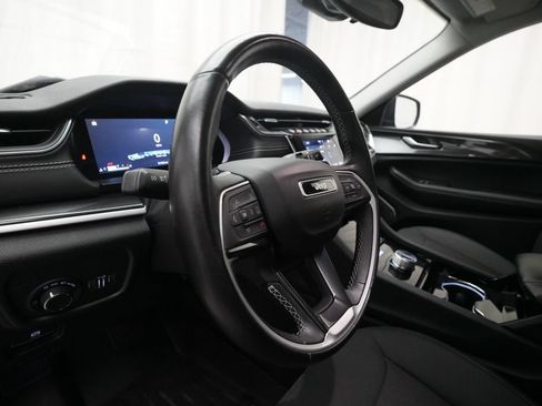 Used 2022 Jeep Grand Cherokee L Laredo w/ Luxury Tech Group I AWD/4WD image 8