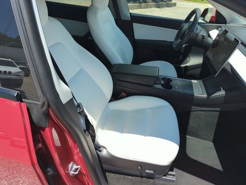 Used 2022 Tesla Model Y Performance AWD/4WD image 34