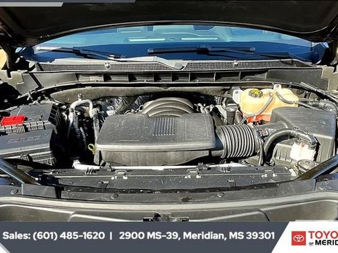 Used 2023 GMC Yukon AT4 w/ AT4 Premium Package image 8