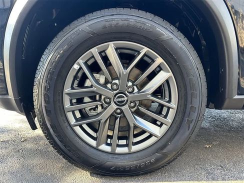 Used 2023 Nissan Rogue S image 8