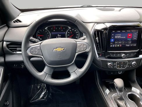 Used 2023 Chevrolet Traverse LT FWD image 6