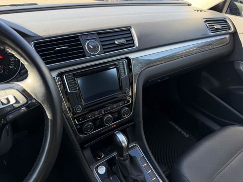 Used 2017 Volkswagen Passat 1.8T SE image 17