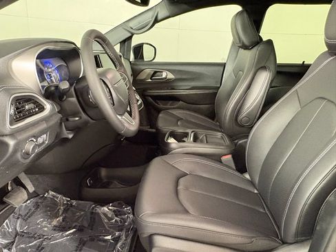 New 2027 Chrysler Pacifica Select FWD image 20