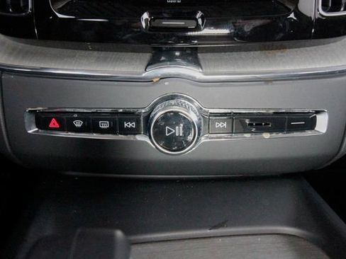 Certified 2025 Volvo XC60 B5 Plus w/ Climate Package image 9