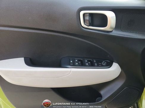 Used 2021 Hyundai Venue SEL image 15