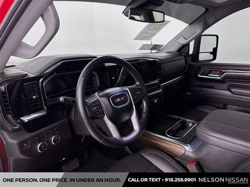 Used 2024 GMC Sierra 2500 SLT w/ SLT Premium Package image 9