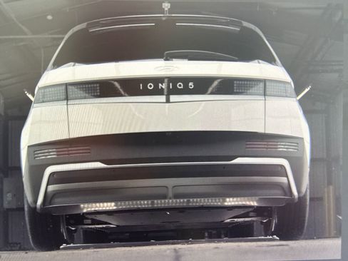 Used 2026 Hyundai Ioniq 5 SEL image 11