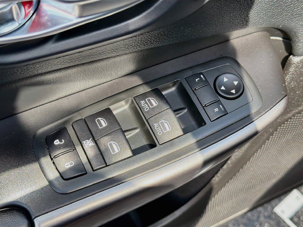 Used 2020 Jeep Cherokee Limited FWD image 16