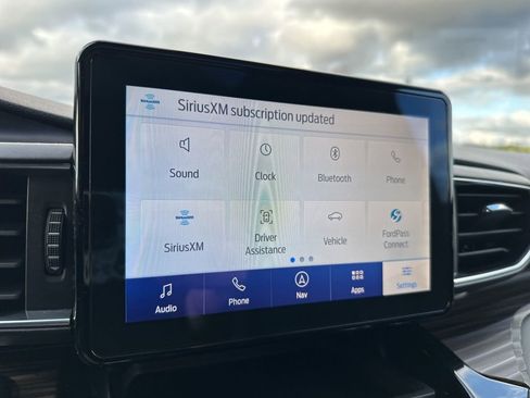 Used 2022 Ford Explorer Limited w/ Equipment Group 301A image 22