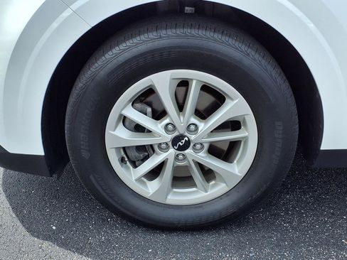 Used 2024 Kia Carnival LX FWD image 20