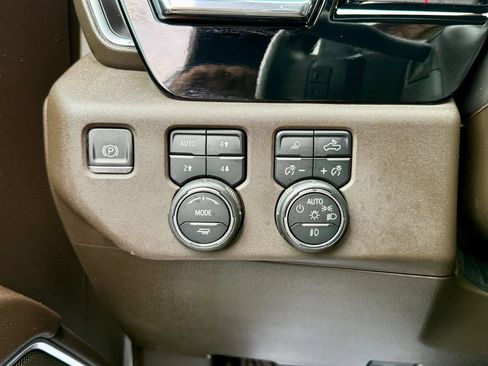 Used 2024 Chevrolet Silverado 1500 LTZ w/ LTZ Premium Package AWD/4WD image 23