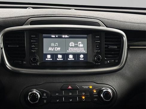 Used 2020 Kia Sorento LX image 18