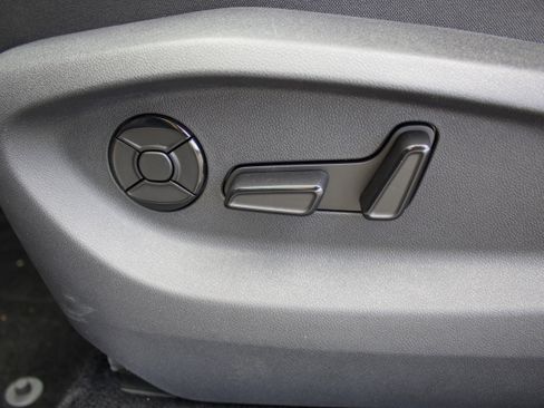 New 2026 Volkswagen Tiguan SE R-Line AWD/4WD image 13