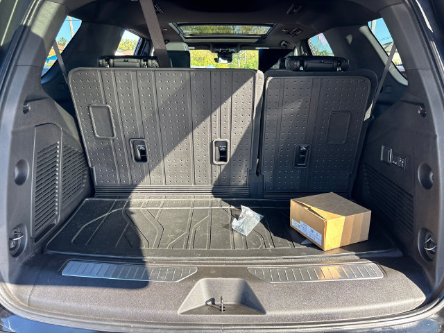 Used 2026 Chevrolet Tahoe High Country AWD/4WD image 32