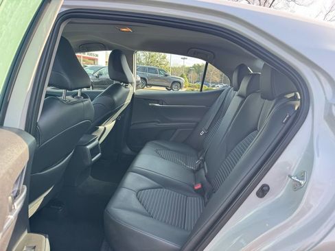 Used 2024 Toyota Camry SE image 12