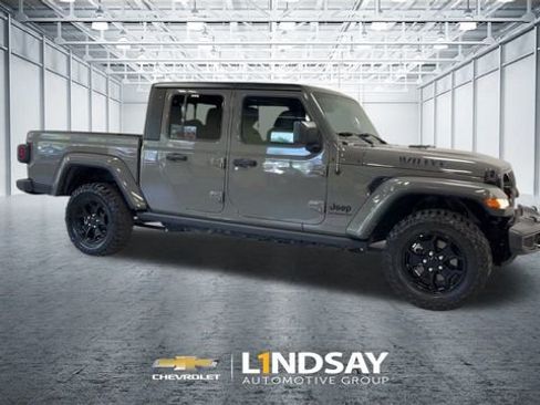 Used 2021 Jeep Gladiator Willys image 2