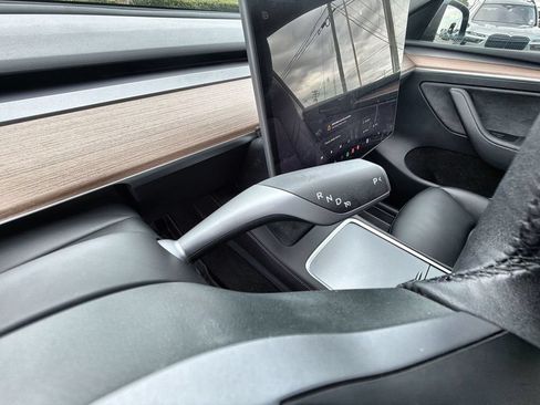 Used 2024 Tesla Model Y Long Range RWD image 25