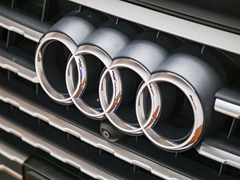 Used 2018 Audi Q7 3.0T Prestige w/ Prestige Package AWD/4WD image 9
