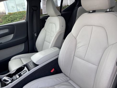 Certified 2023 Volvo XC40 B5 Plus w/ Protection Package AWD/4WD image 21