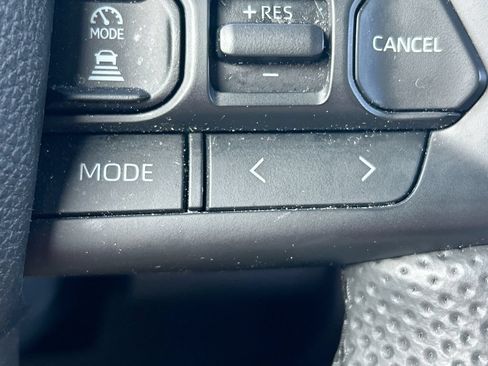Certified 2025 Toyota Tacoma TRD Off-Road AWD/4WD image 17