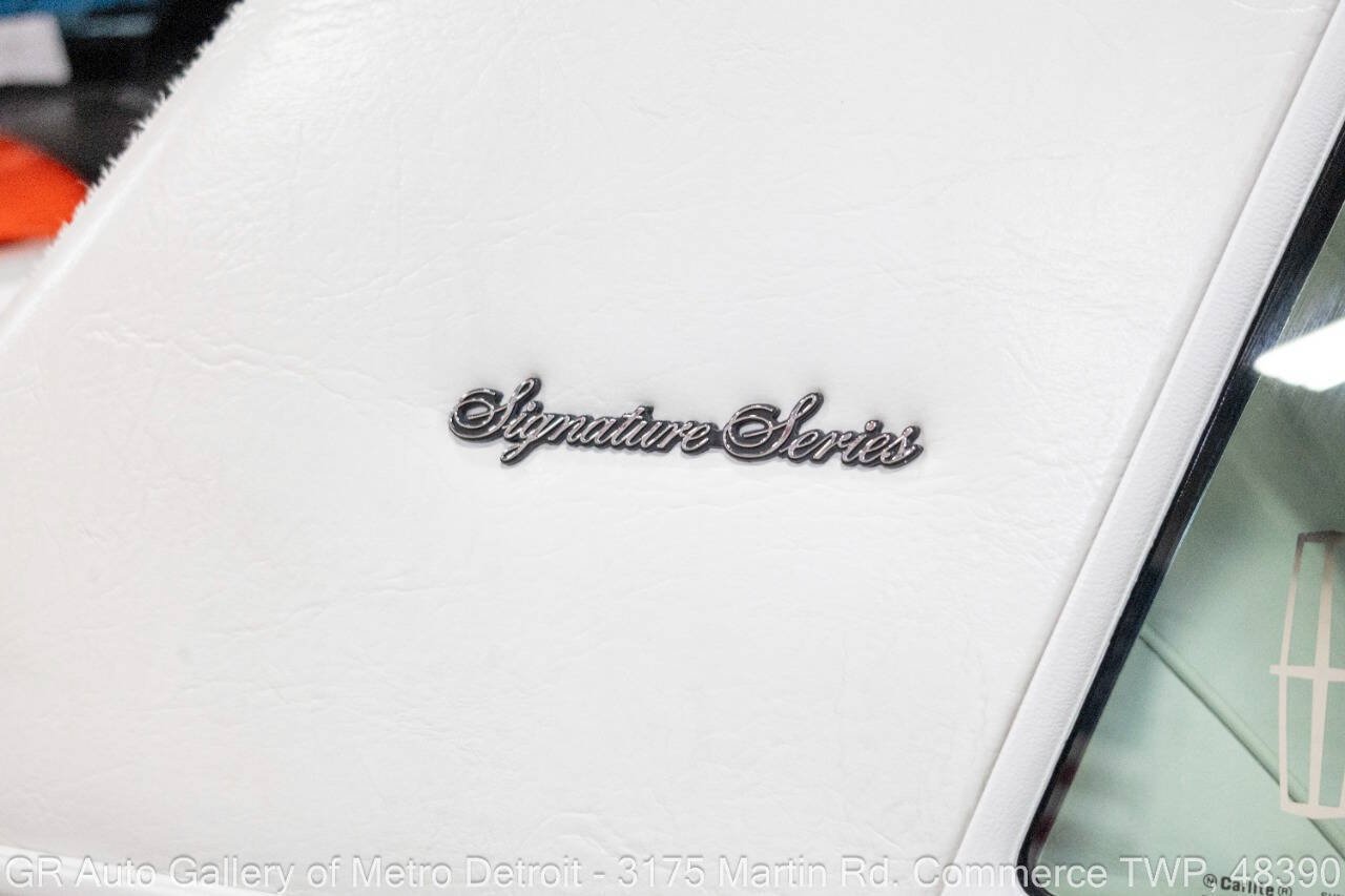 Used 1989 Lincoln Town Car Signature RWD image 38