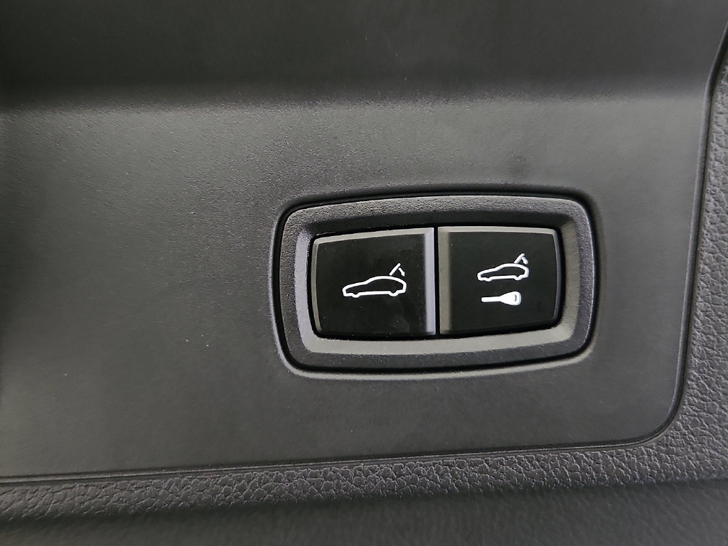 Used 2025 Porsche Panamera 4 AWD/4WD image 30