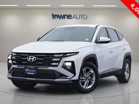 Used 2025 Hyundai Tucson SE image 2