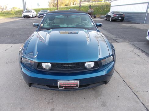 Used 2010 Ford Mustang GT RWD image 7