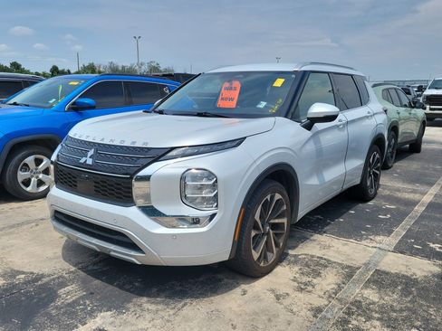 Used 2024 Mitsubishi Outlander SEL FWD image 3