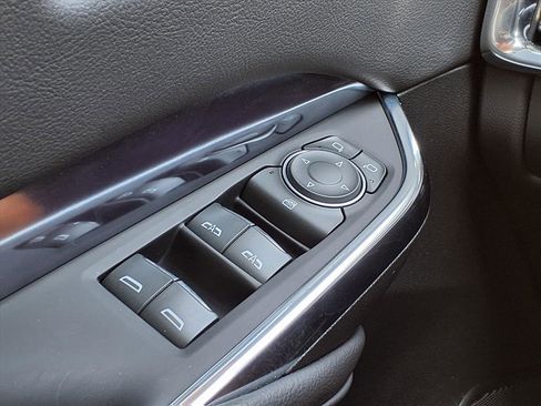 Used 2023 Cadillac XT4 Luxury w/ Cold Weather Package FWD image 31