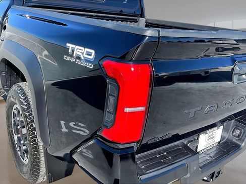 Used 2024 Toyota Tacoma TRD Off-Road w/ TRD Off Road Premium Package AWD/4WD image 19