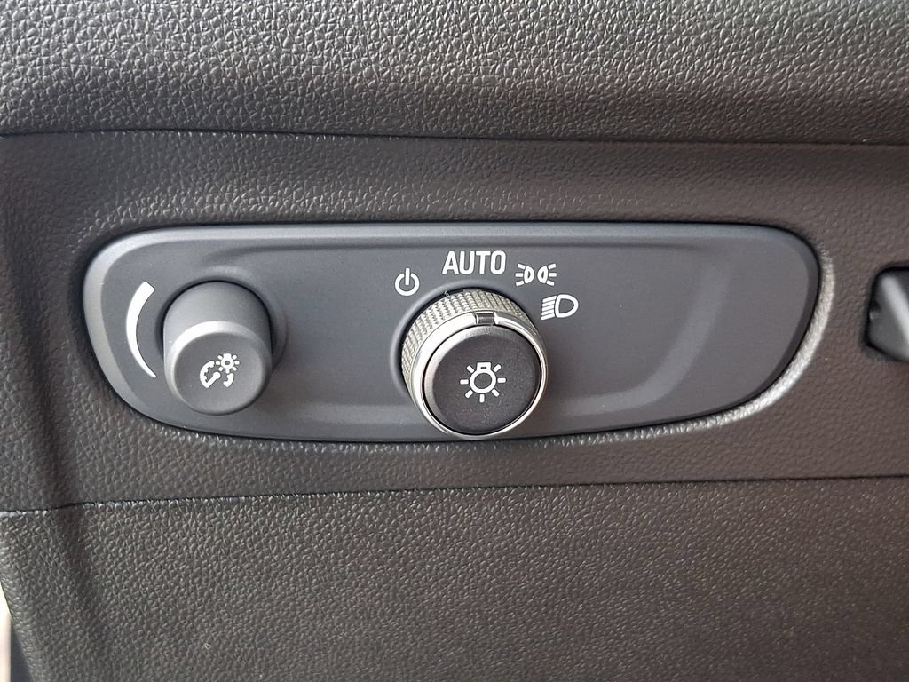 Used 2021 Buick Envision Essence w/ Technology Package I AWD/4WD image 29