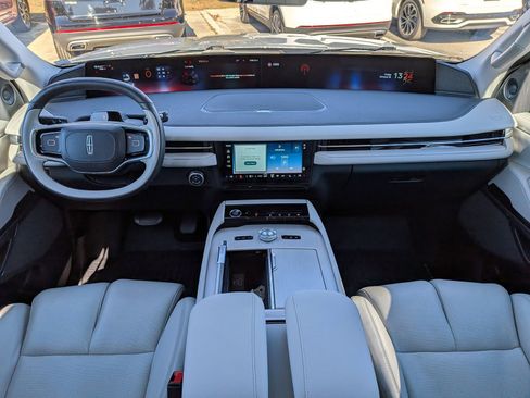 Certified 2025 Lincoln Navigator Reserve image 17