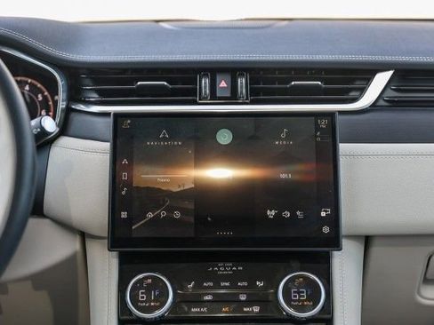 Used 2024 Jaguar F-PACE R-Dynamic S image 15