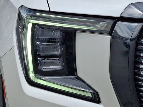 Used 2024 GMC Yukon XL Denali Ultimate AWD/4WD image 9