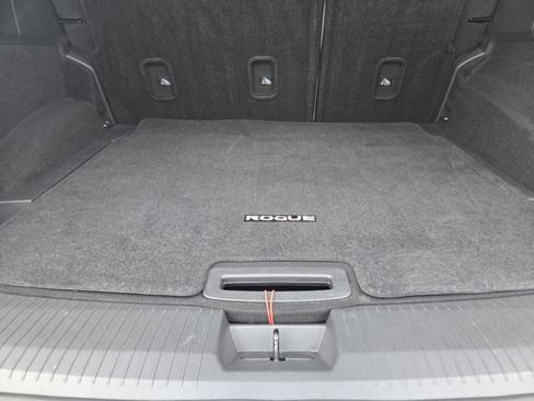 Used 2023 Nissan Rogue SV image 10