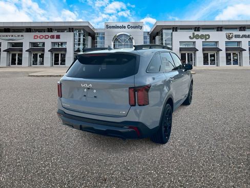 Used 2024 Kia Sorento SX AWD/4WD image 8
