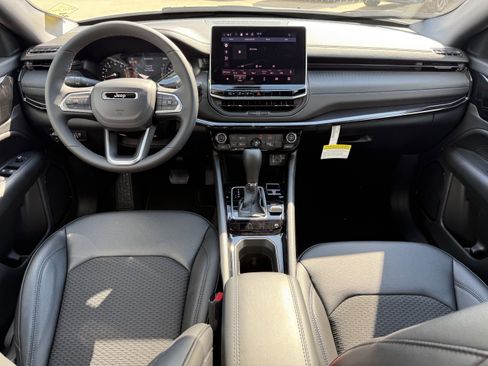 New 2026 Jeep Compass Latitude image 10