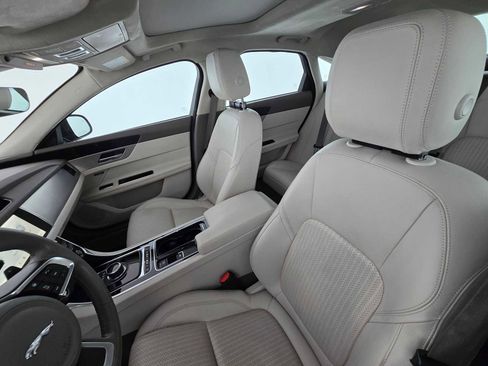 Used 2019 Jaguar XF Prestige image 43