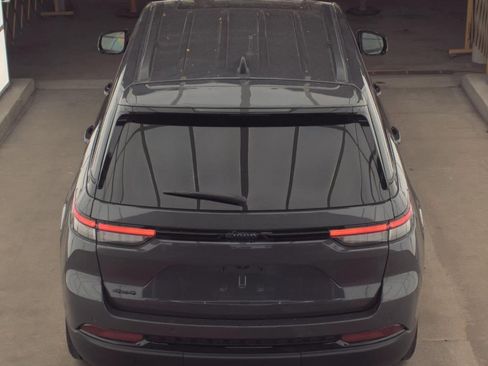 Used 2024 Jeep Grand Cherokee Altitude image 5