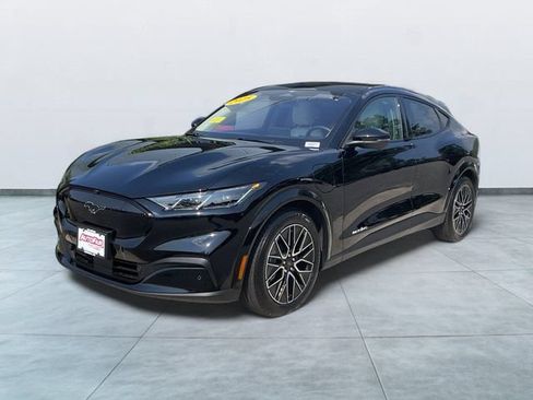 Certified 2025 Ford Mustang Mach-E Premium AWD/4WD image 3